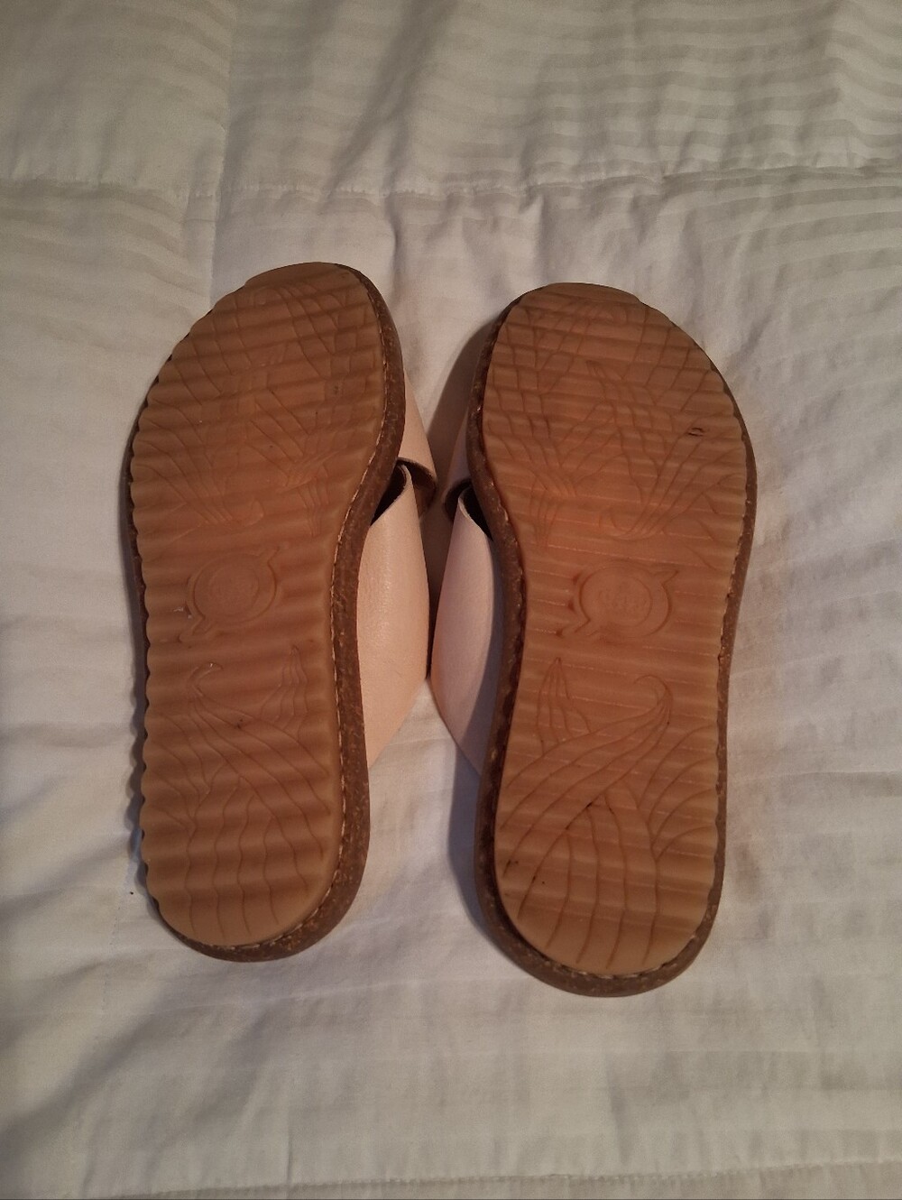 Born Women's Light Beige Cross-Strap Slide Sandals with Buckle - Picture 3 of 3